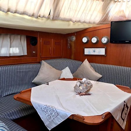 סנט אדריה דה בסוס Sleep & Boats Barcelona City מראה חיצוני תמונה