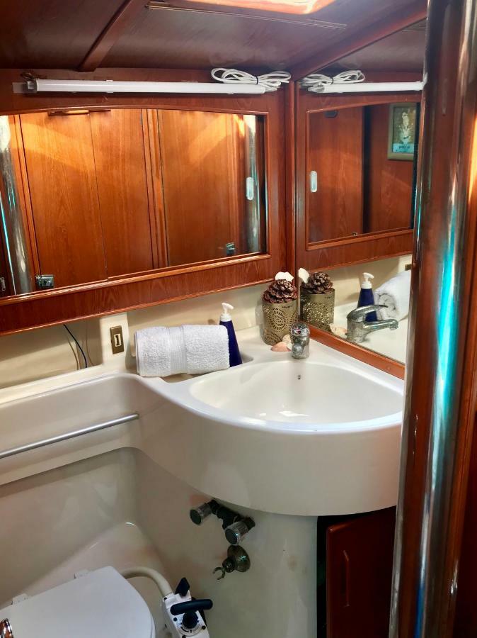 סנט אדריה דה בסוס Sleep & Boats Barcelona City מראה חיצוני תמונה