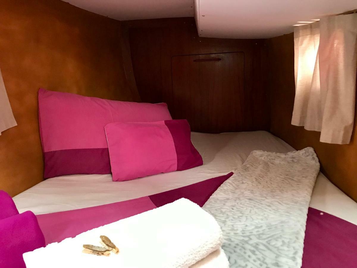 סנט אדריה דה בסוס Sleep & Boats Barcelona City מראה חיצוני תמונה